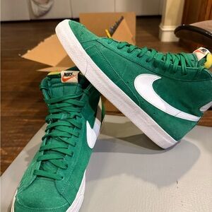 Nike Blazer Mid '77 Suede in the "Pine Green" colorway